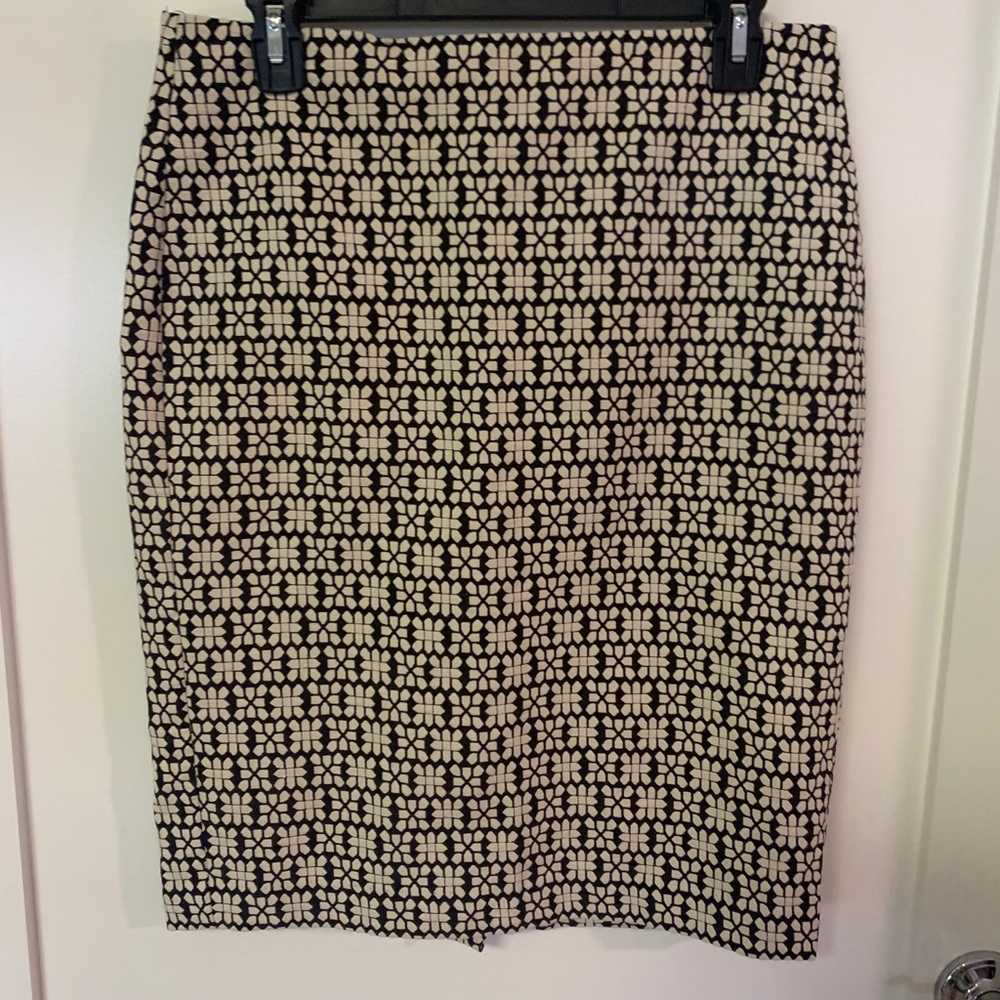 Banana republic skirt size 6 (NWT)